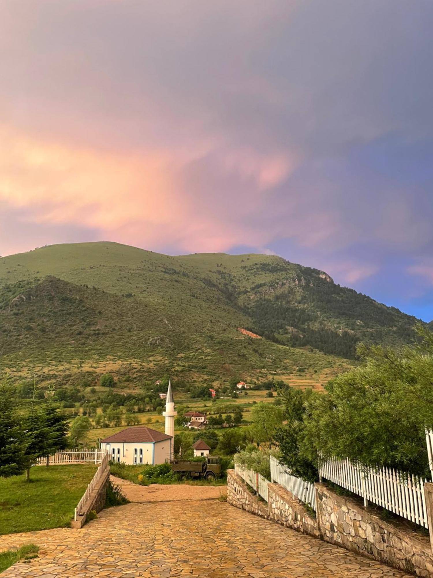 LURA Hotel Fushe-Lure Buitenkant foto