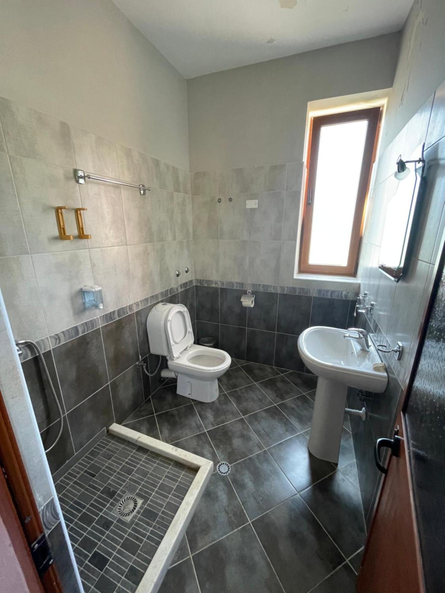 LURA Hotel Fushe-Lure Buitenkant foto