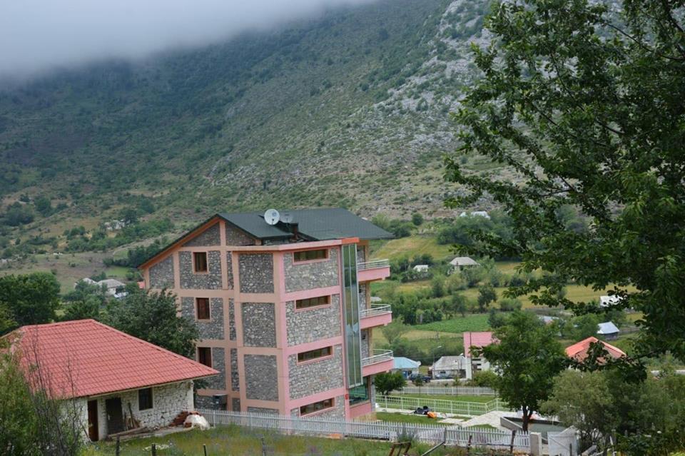 LURA Hotel Fushe-Lure Buitenkant foto